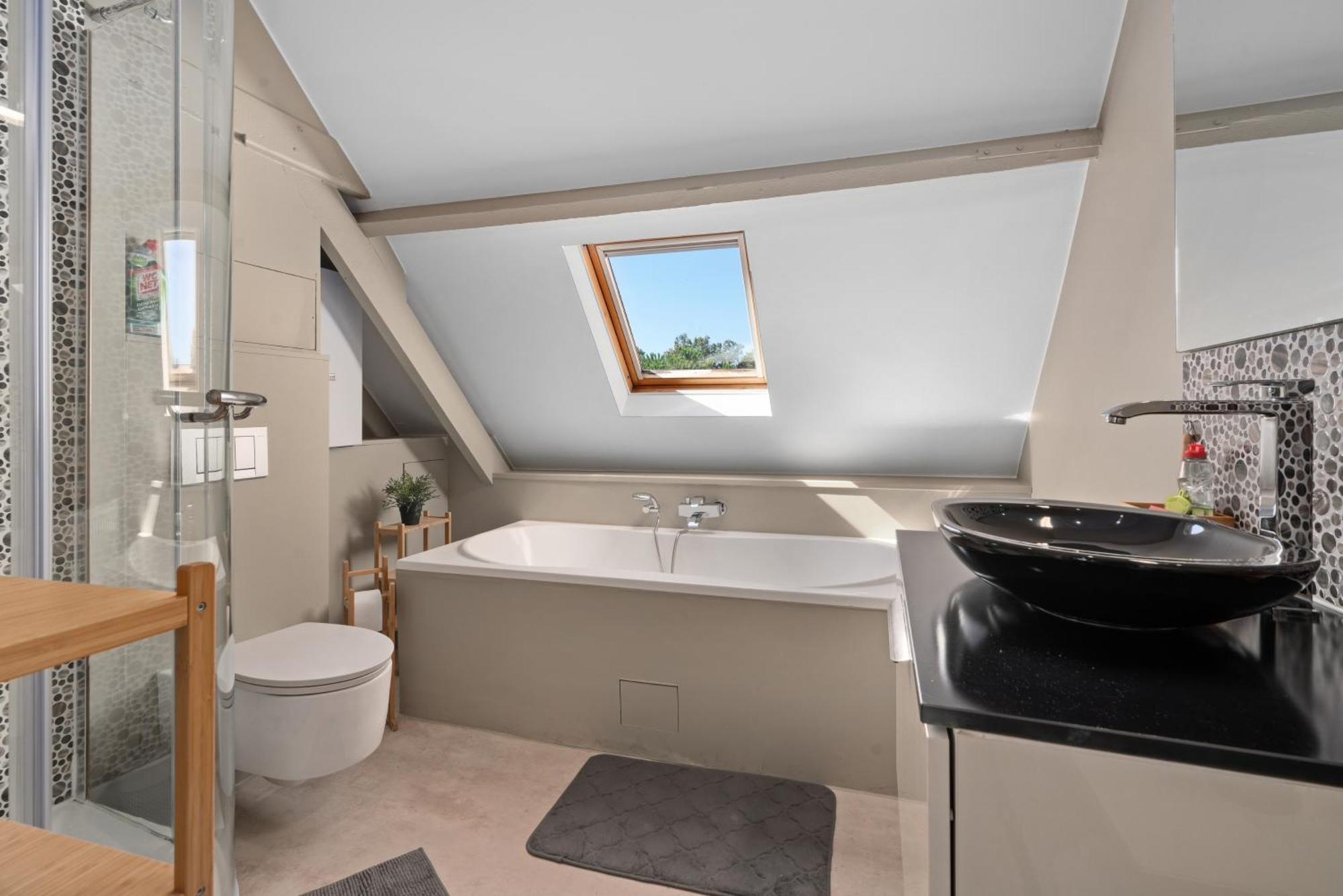 Spacious Guest Suites Near Historic Market - 5 Min Walk Bruges Luaran gambar