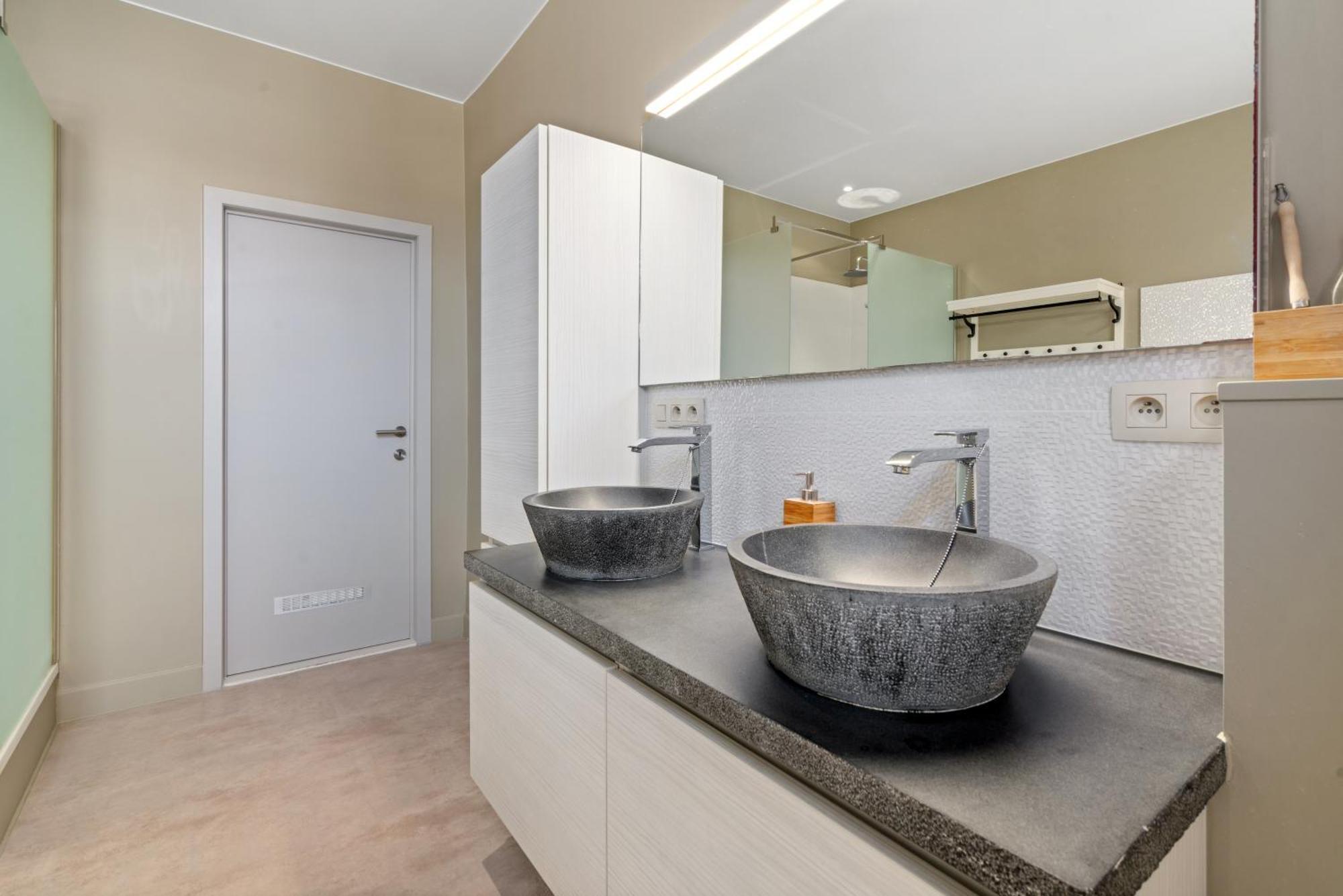 Spacious Guest Suites Near Historic Market - 5 Min Walk Bruges Luaran gambar